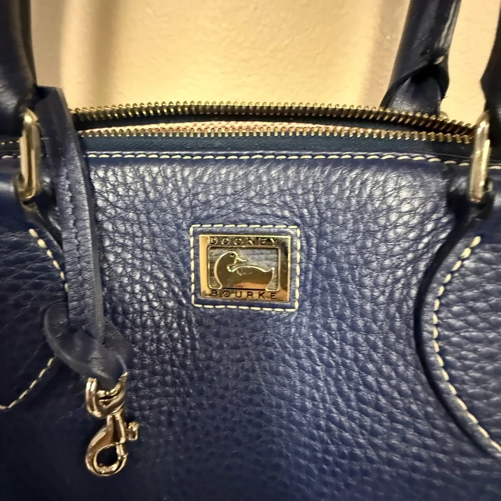 Dooney and Bourke Elegant Navy Blue shoulder work bag with crossbody - Picture 3 of 10